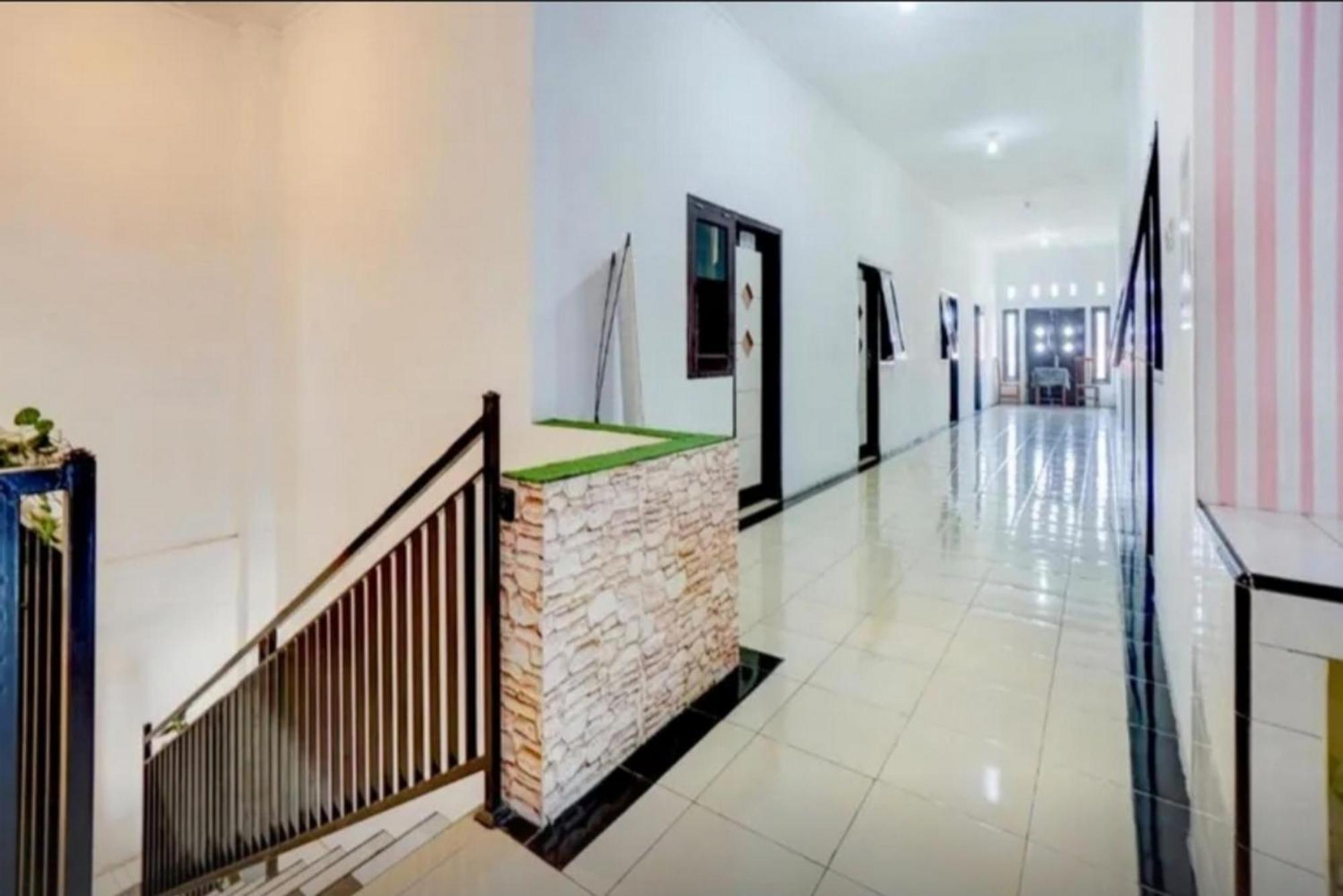 Reddoorz Near Plaza Araya Malang Hotel Blimbing  Ngoại thất bức ảnh